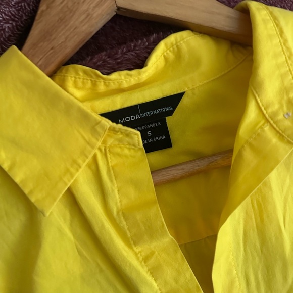 Moda International Yellow Button Up Blouse Size Small - Picture 4 of 4